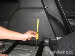 PřestavbaCNG01_montáž_držáku_nádržeCNG