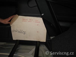 PřestavbaCNG02_montáž_držáku_nádržeCNG