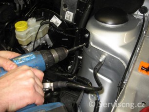 PřestavbaCNG08_připevnění_držáků_komponentů