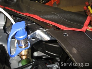 PřestavbaCNG11_montáž_plního_ventilu_CNG