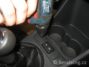 PřestavbaCNG21_montá_přepínače_CNG