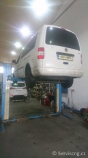 VW_Caddy_2,0_CNG_na_zvedaku